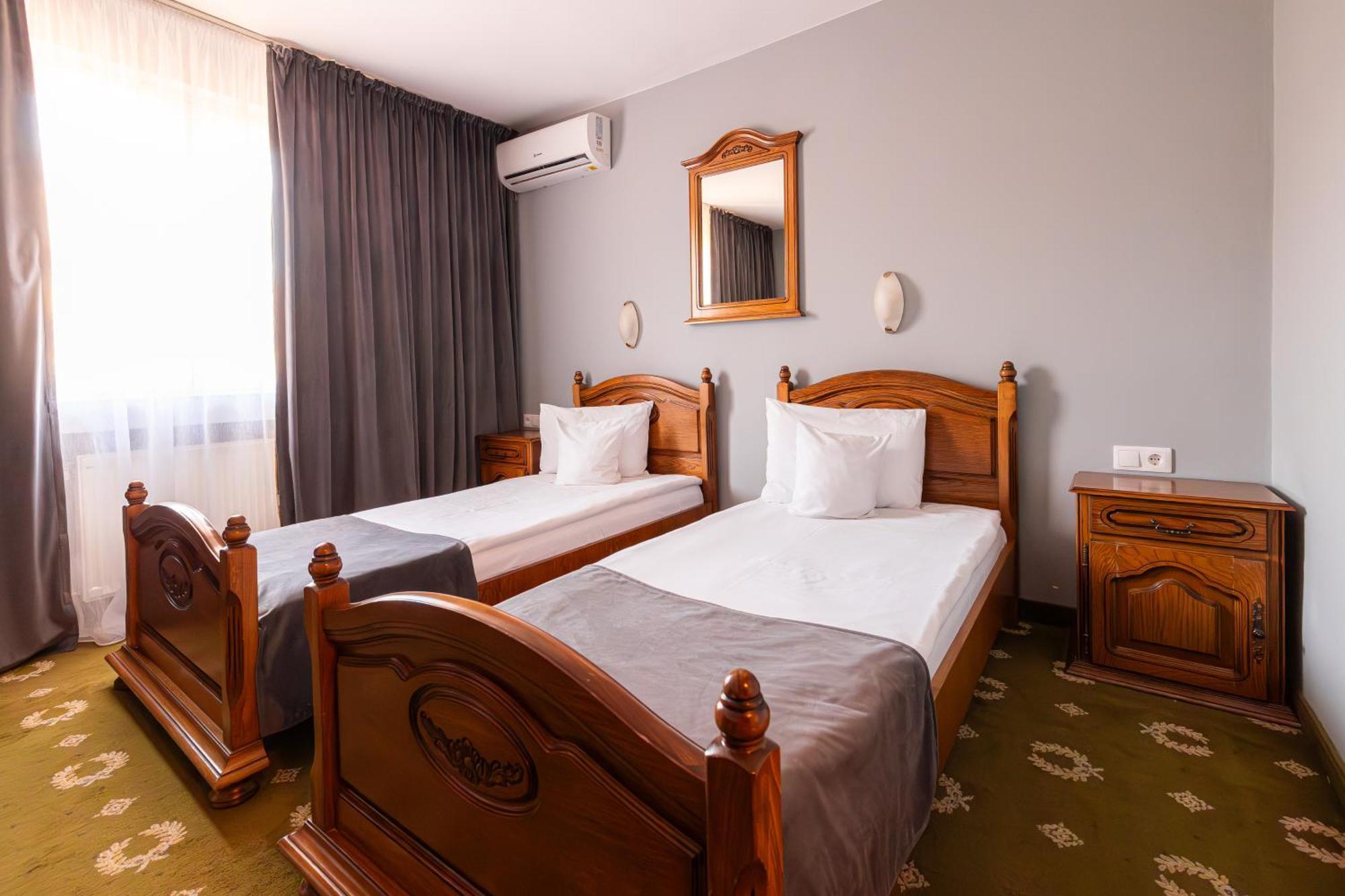 Hotel Brilliant Meses Zalău Eksteriør billede