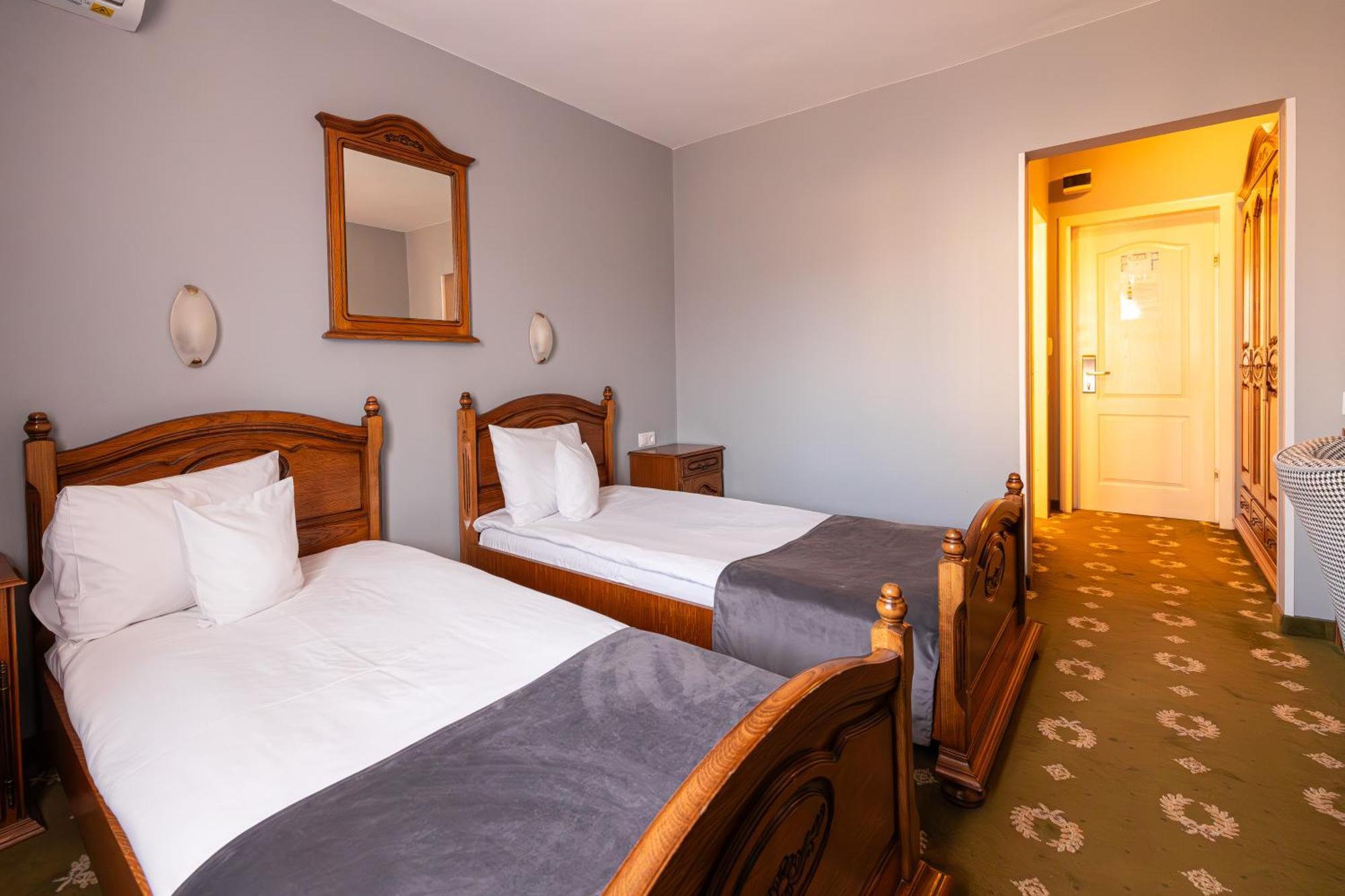 Hotel Brilliant Meses Zalău Eksteriør billede