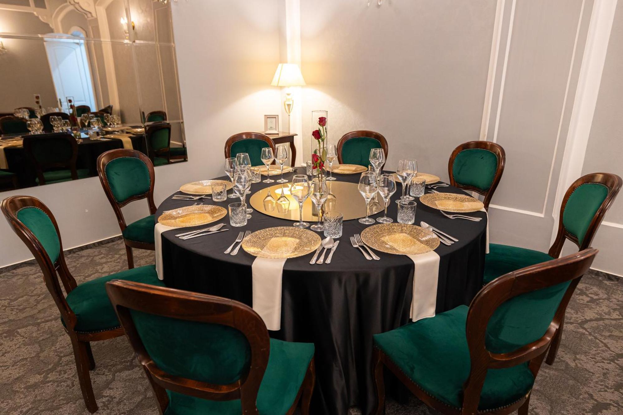 Hotel Brilliant Meses Zalău Eksteriør billede