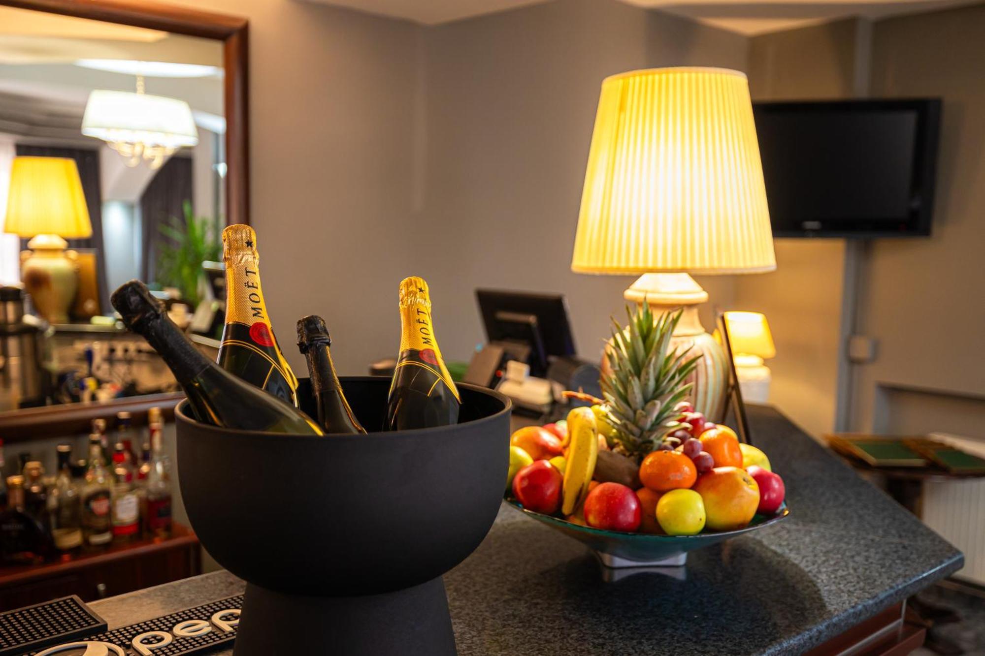 Hotel Brilliant Meses Zalău Eksteriør billede