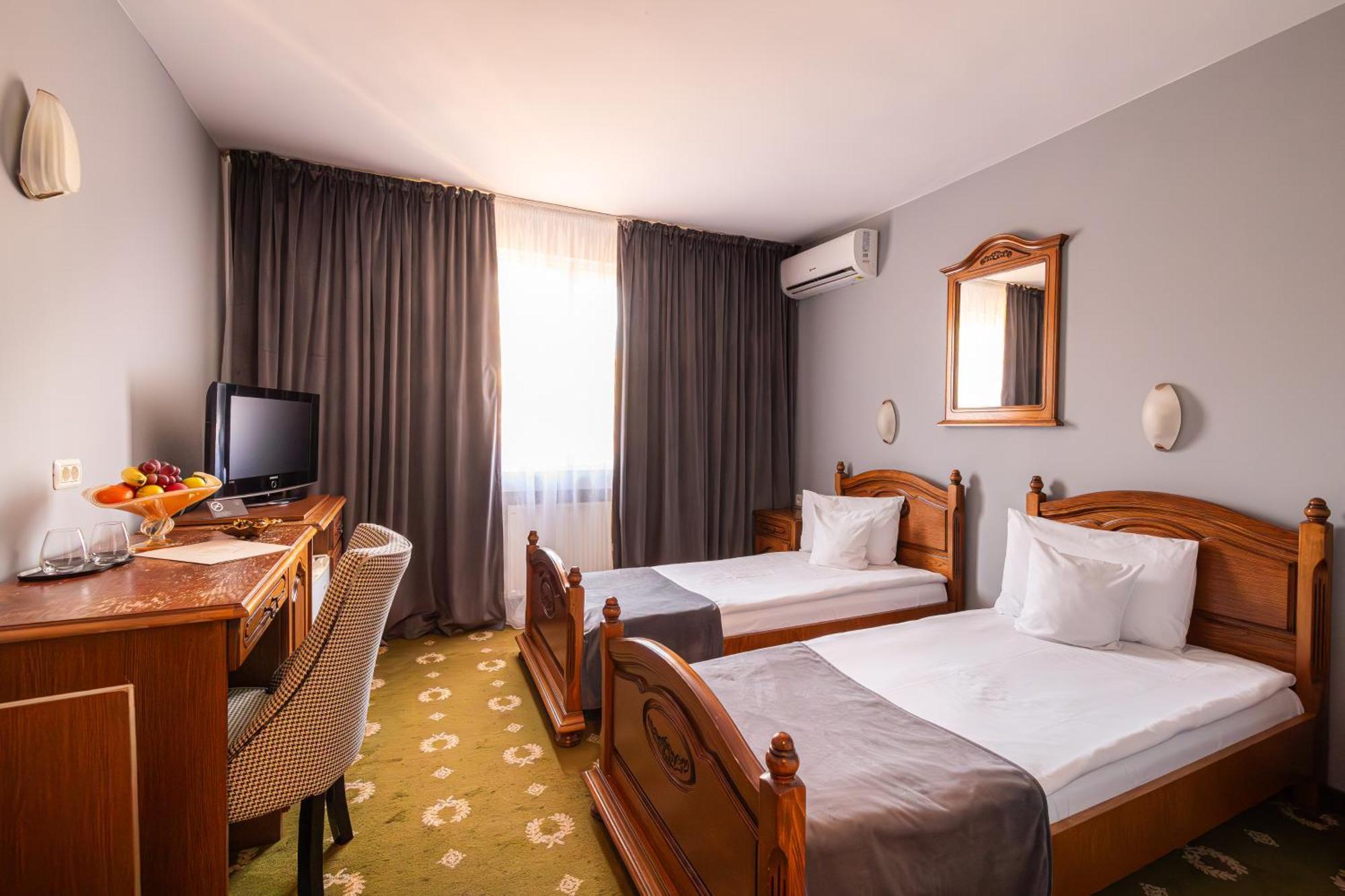 Hotel Brilliant Meses Zalău Eksteriør billede
